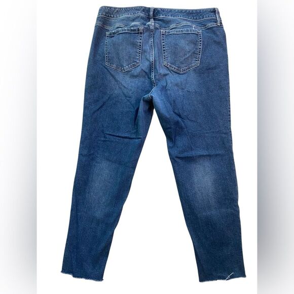 Torrid Medium Wash Mid Rise Raw Hem Boyfriend Jeans in Size 18 Short - Picture 5 of 10